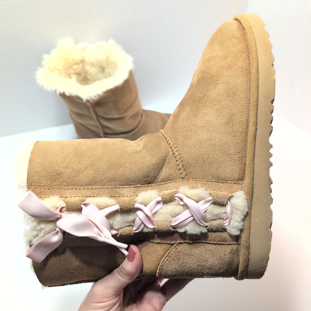 Ugg Pala Sheepskin Suede Ribbon Tie Cozy Boots Girl's Size 5 - Picture 2 of 8